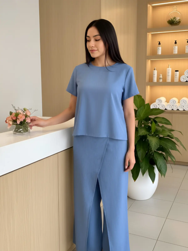 A modern and lightweight spa set designed for comfort and ease of movement.