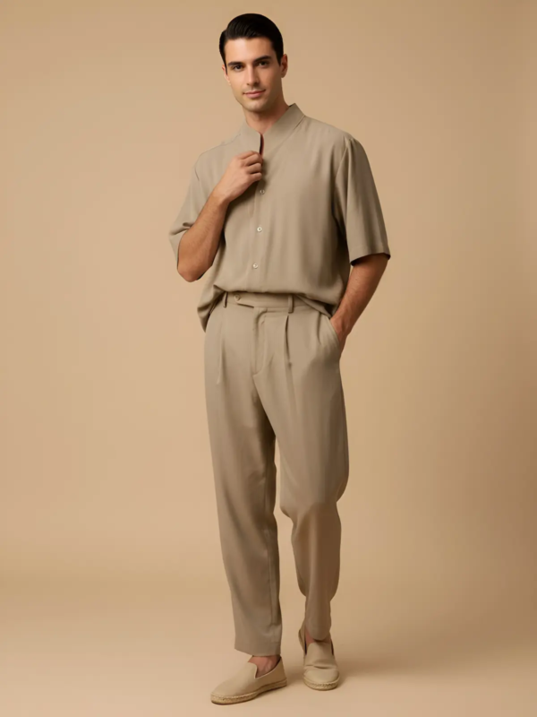 Minimal men’s set in a sand beige tone. Lightweight, relaxed and elegant -designed for premium resort & beach bar service. Timeless look with a soft, luxury feel.